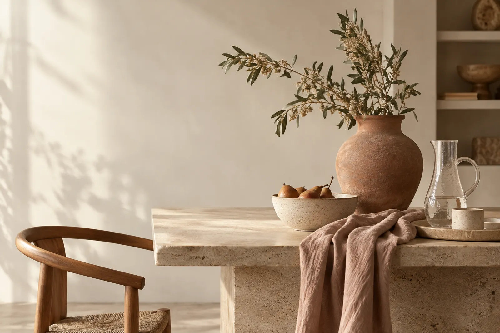 A thoughtfully arranged everyday living space for lovirs